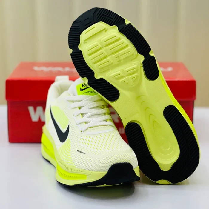 Vomero Running Sneaker Lot: 25 | Product Code: 804