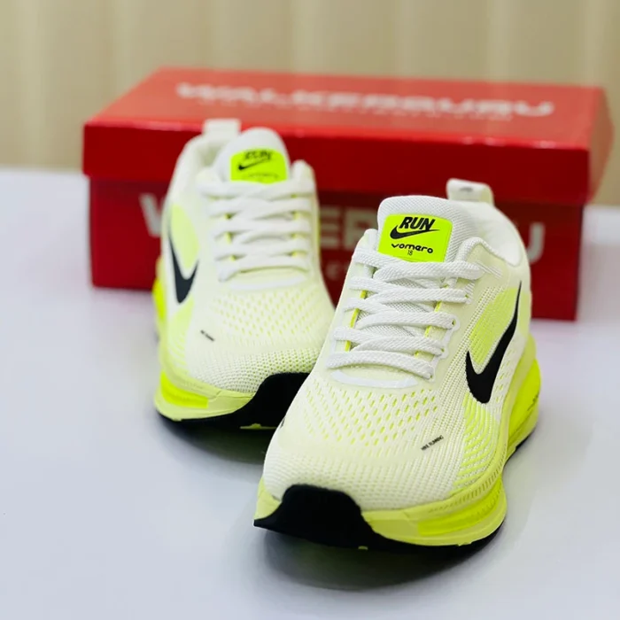 Vomero Running Sneaker Lot: 25 | Product Code: 804