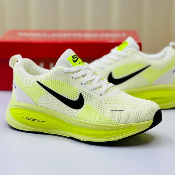 Vomero Running Sneaker Lot: 25 | Product Code: 804