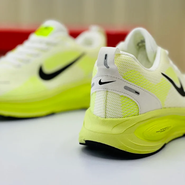 Vomero Running Sneaker Lot: 25 | Product Code: 804