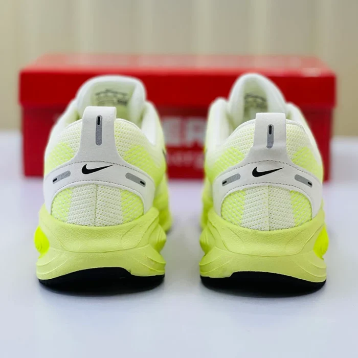 Vomero Running Sneaker Lot: 25 | Product Code: 804