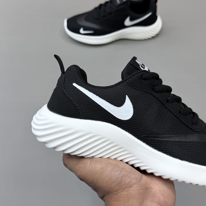 Product Code: 522 – Lot: 07 Running Sneaker