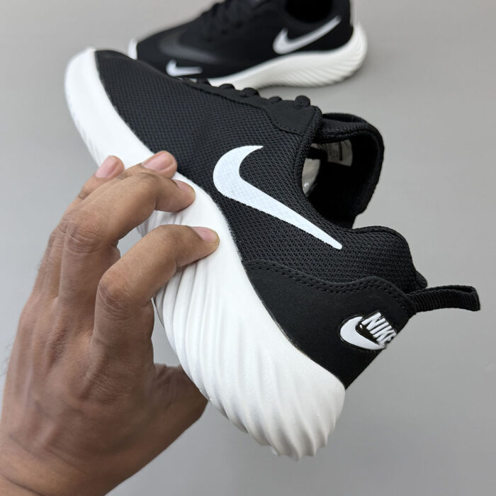Product Code: 522 – Lot: 07 Running Sneaker